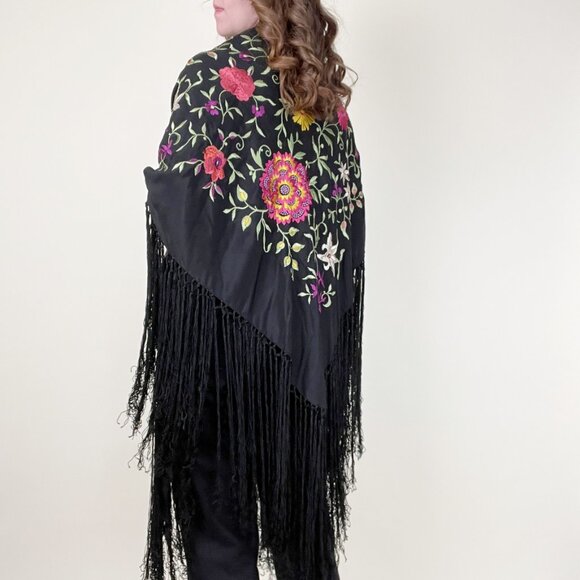 Vintage Piano Shawl Embroidered Floral Silk Fringe Witchy Boho Bohemian Manila - Picture 7 of 14